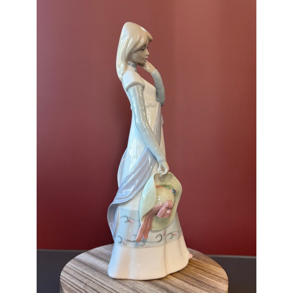 Vintage Casades of Spain, Lladro Style Porcelain Figurine Lady with Floral Hat - Picture 5 of 9